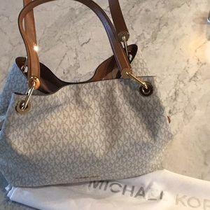 Michael Kors Signature Raven large tote